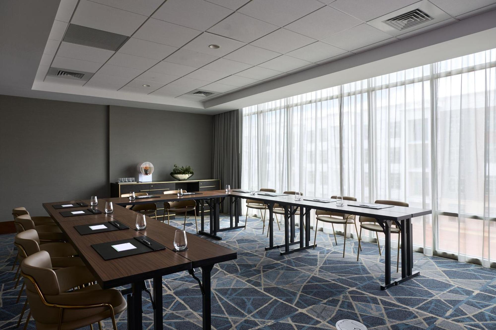 Отель The Westin Raleigh-Durham Airport Экстерьер фото